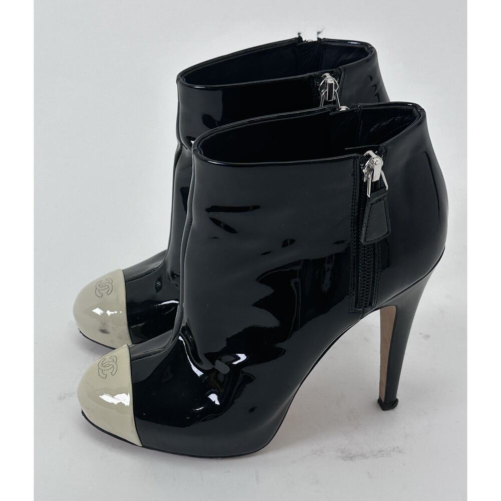 ⭐️ CHANEL Patent Leather Booties Black / White Sz 37 - Picture 6 of 7